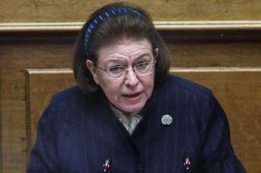 Το αγέλαστο πρόσωπο μιας λυκειάρχη σε σχολείο θηλέων