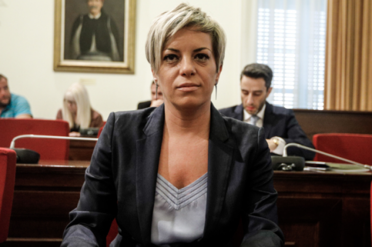 Με τη Σοφία ή με την Αγία Σοφία;