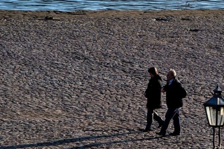 7 υγιεινές συνήθειες της μέσης ηλικίας που μειώνουν τον κίνδυνο άνοιας