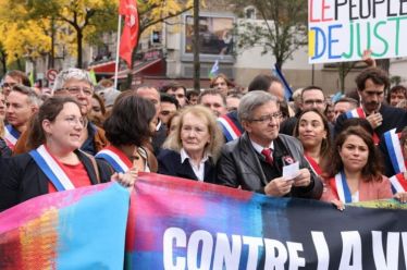 Γαλλία: Annie Ernaux Δεν είμαστε μόνοι