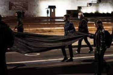 Υπαρκτός σουρεαλισμός και εθνική κατάθλιψη