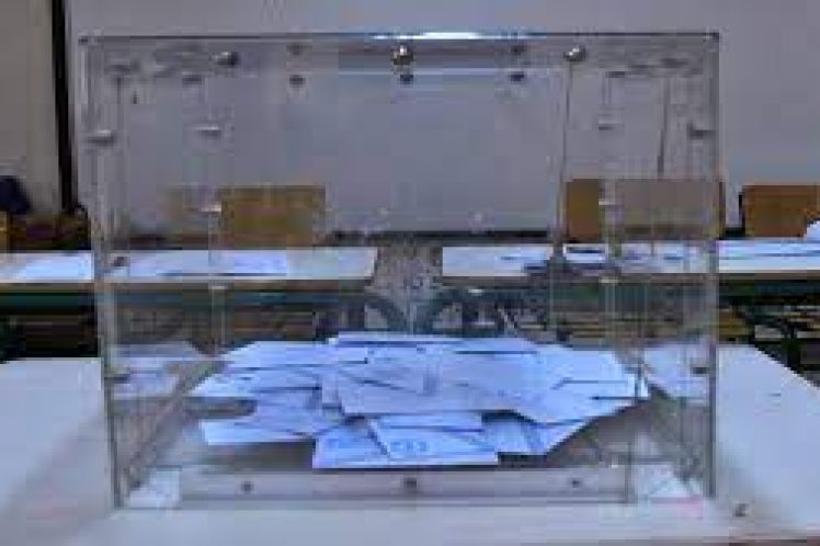 Οι κάλπες είναι άδειες, όπως και τα ταμεία
