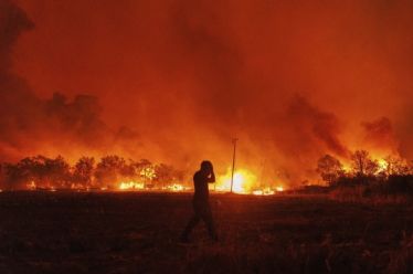 Οι καταστροφικές πυρκαγιές στην Ελλάδα είναι ζήτημα βαθιά πολιτικό, της…
