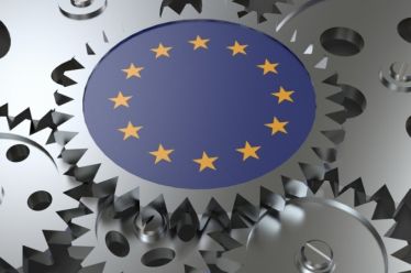 Πώς η Ευρώπη αφήνει ακάλυπτη την βιομηχανία της, των Σ.…