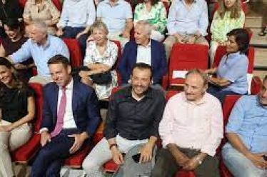 Μεταπολιτικά…