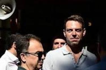 Και τώρα τα «δυο βήματα πίσω», σύντροφοι!