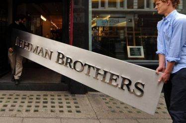 Lehman Brothers: 15 χρόνια μετά το “θηρίο” ξαναβγαίνει απ’ το…