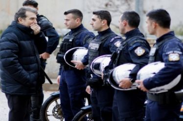 Τίνος πράγματος το όνομα είναι ο Μιχάλης Χρυσοχοΐδης; Του Θανάση…