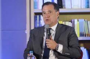 Βία εφήβων και υπουργοί Υγείας