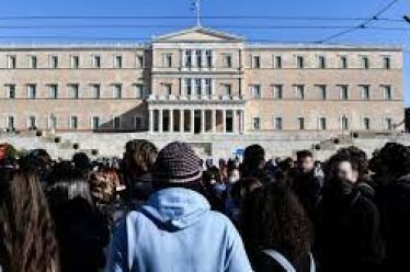 ΚΙΝΗΜΑΤΑ ΚΟΙΝΩΝΙΕΣ ΠΟΛΙΤΙΚΗ Το κενό, το κόμμα και γιατί οι…