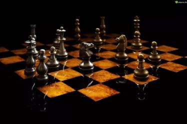 ΑΡΙΣΤΕΡΑ: Συνηθισμένες πολιτικές σε ασυνήθιστες πολιτικές καταστάσεις, του Αλέκου Αναγνωστάκη
