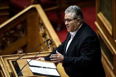 Ο Κουτσούμπας και οι στρουθοκάμηλοι