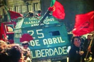 25 Απρίλη 1974: Η Επανάσταση με τα γαρύφαλλα