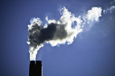Ακόμη περισσότερες επενδύσεις σε ορυκτά καύσιμα, παρά τις υποσχέσεις για «απομάκρυνση»