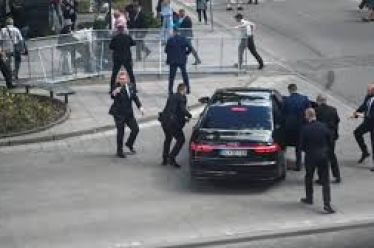 Απόπειρα κατά Φίτσο: Μεγάλος κίνδυνος για δημοκρατία και ειρήνη στην…