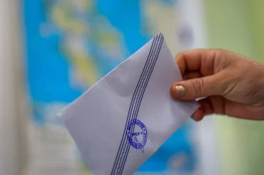 Μεγάλες απώλειες σε Ν.Δ. και ΣΥΡΙΖΑ και κέρδη σε τέσσερα…
