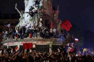 Γαλλία: Επιτέλους, μια μεγάλη πολιτική ρωγμή// του Αντώνη Νταβανέλου |