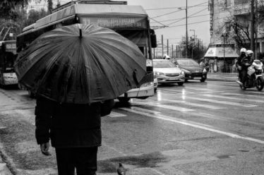 Μιά σταγόνα νερό στο τσιμέντο, του Θανάση Σκαμνάκη