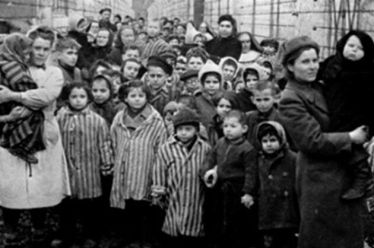 2/8: Η Γενοκτονία των τσιγγάνων από τους Ναζί (Porajmos)