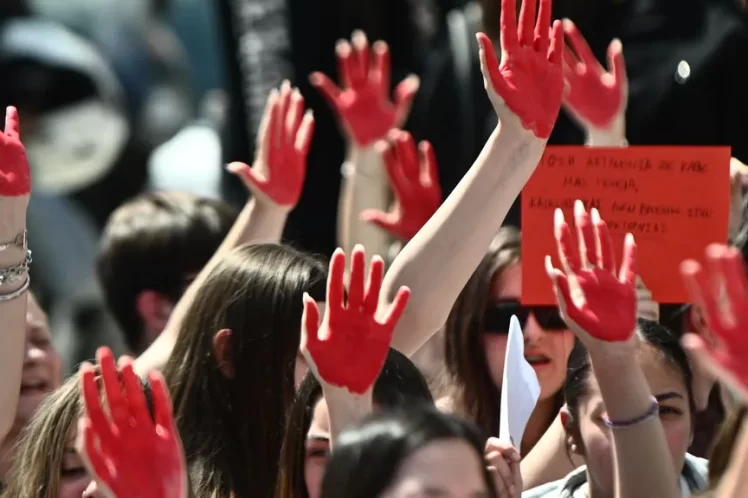 Η γυναικοκτονία τιμωρείται αυστηρά (αλλού)