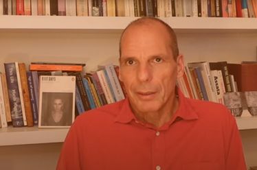 «Εκτός Βουλής»: Τέμπη, Φορομπηχτικά τεκμήρια, Η Ευρώπη σε παροξυσμό ηλίθιας…