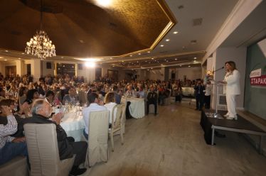 Μεγαλειώδης συμμετοχή από 2000 πολίτες στην εκδήλωση της Χριστίνας Σταρακά στο Αγρίνιο για τα 2 χρόνια στη Βουλή