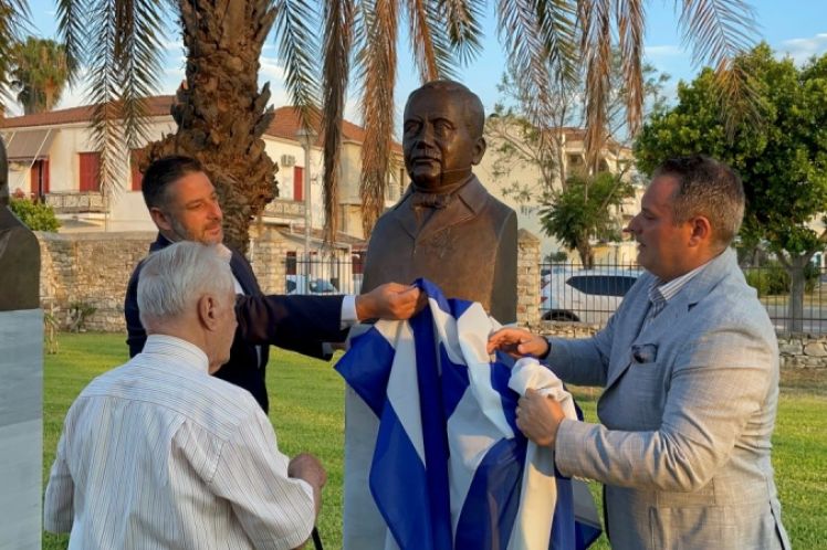 Αποκαλυπτήρια προτομών Σπύρου και Αικατερίνης Τρικούπη  από τον Δήμαρχο Ιερής Πόλης Μεσολογγίου και τον Αντιπεριφερειάρχη Αιτωλοακαρνανίας