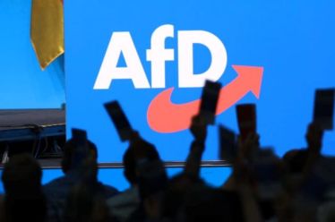 Η κοινωνική επιρροή των ακροδεξιών ιδεολογημάτων και η ερμηνεία της, του Βασίλη Λιόση
