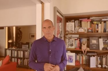 «Εκτός Βουλής»: Πώς κατάντησε αυτή η Ευρώπη τόσο οικτρά πολεμοκάπηλη; Πώς αντιδρούμε εμείς;