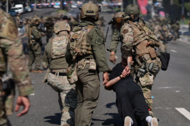 Λος Άντζελες: μαζική αντίσταση στις απελάσεις