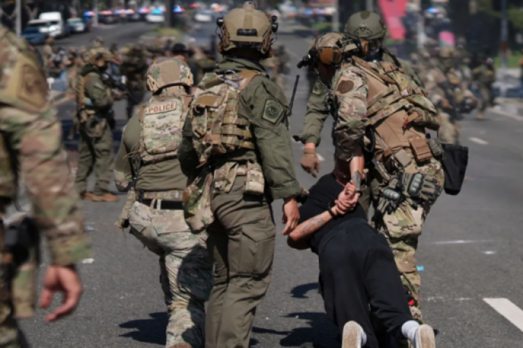 Λος Άντζελες: μαζική αντίσταση στις απελάσεις