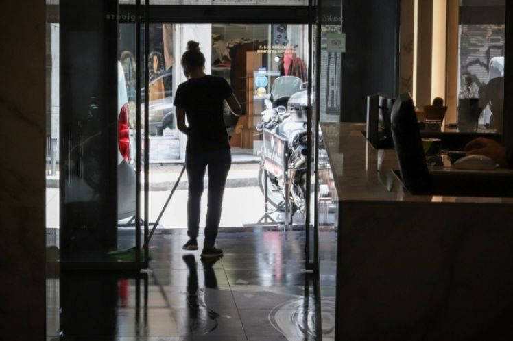 «Πωλείται ξενοδοχείο!» – Ξεπουλάνε οι μικρομεσαίοι στον τουρισμό την ώρα που σπάνε τα ρεκόρ οι αφίξεις