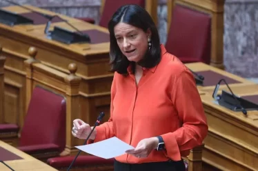 Χατζηδάκης και Αδωνις «έφαγαν τη σκόνη» της Κεραμέως