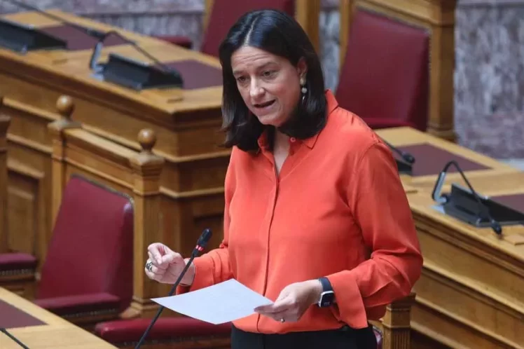 Χατζηδάκης και Αδωνις «έφαγαν τη σκόνη» της Κεραμέως