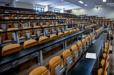 Τα ιδιωτικά πανεπιστήμια βρωμάνε σκάνδαλα και ασυδοσία