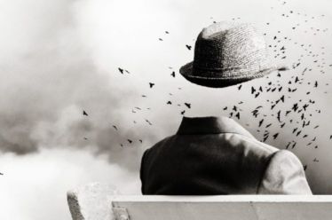 Η μεταμοντέρνα αμνησία στην πολιτική – του Θανάση Σκαμνάκη