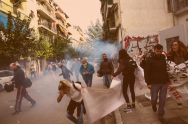 Η κυβέρνηση έκανε την κρατική καταστολή μάθημα για τα παιδιά του δημοτικού σχολείου