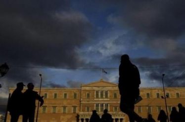 Κυβέρνηση που βυθίζεται στο βάλτο της πολιτικής της // του Αντώνη Νταβανέλου