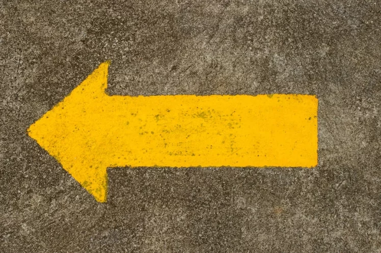 Αριστερά των μικρών βημάτων;