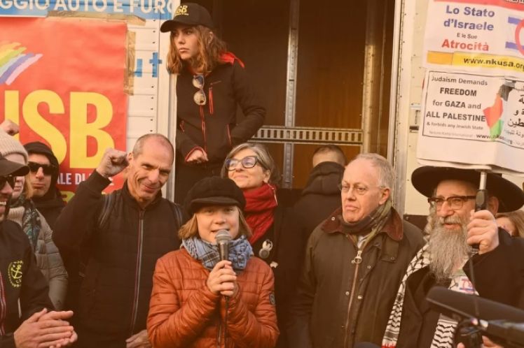 Στο πλάι των απεργών λιμενεργατών της Γένοβας ο γραμματέας του ΜέΡΑ25 Γιάνης Βαρουφάκης