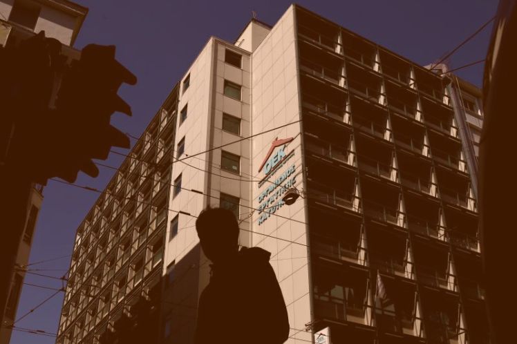 Παράνομοι πλειστηριασμοί εργατικών κατοικιών με την ανοχή της Δ.ΥΠ.Α. – Θεσμικό σκάνδαλο «δώρο» στα funds και τις τράπεζες