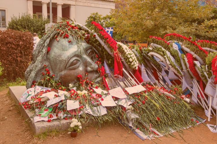 Όλες και όλοι, σε κάθε πόλη, στους εορτασμούς και στις διαδηλώσεις για την επέτειο της εξέγερσης του Πολυτεχνείου!