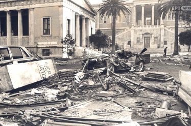 Το πικρό κρασί των επετείων