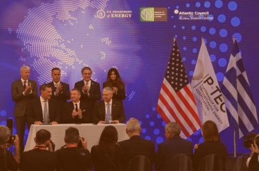 Απογειώνεται η καμπάνια παραπλάνησης με στόχο την παράδοση της χώρας στα πετρελαϊκά μονοπώλια