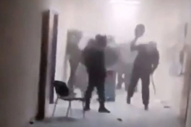 Καταδικάζοντας τη βία, όχι απ’ όπου κι αν προέρχεται, του Δημήτρη Λένη