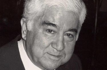 Αζίζ Νεσίν: Η μαχητική και ανυποχώρητη φωνή της Τουρκίας