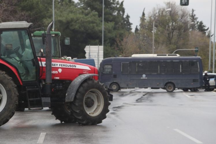 Οι συνεχείς επιθέσεις της κυβέρνησης παραλύουν τον πολίτη