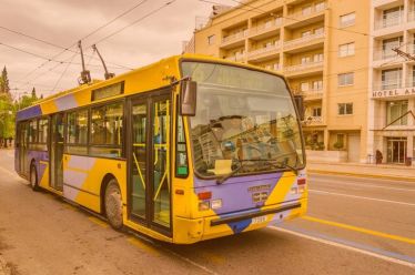 Χωρίς κανένα σχέδιο η κυβέρνηση διαλύει τα τρόλεϊ – Απαιτείται ουσιαστική διαβούλευση με εξέταση των κοινωνικών και περιβαλλοντικών επιπτώσεων