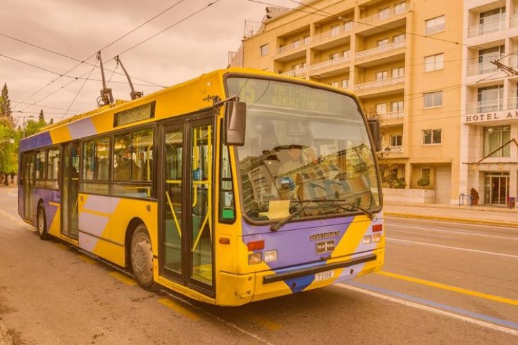 Χωρίς κανένα σχέδιο η κυβέρνηση διαλύει τα τρόλεϊ – Απαιτείται ουσιαστική διαβούλευση με εξέταση των κοινωνικών και περιβαλλοντικών επιπτώσεων