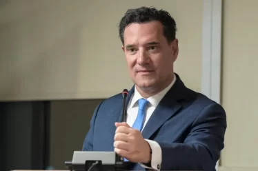 Αν μπορούσε, θα τα έστελνε